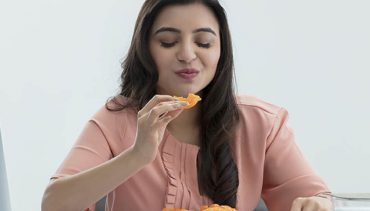 બા, હવે મને જલેબી ખવડાવો!