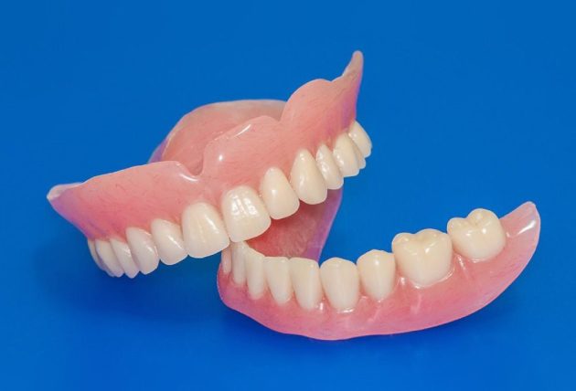 WHAT TO CHOOSE FOR WHEN YOU HAVE NO TEETH?