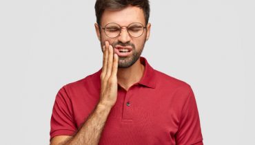 How to stop tooth pain fast? Methods that work at home & fast